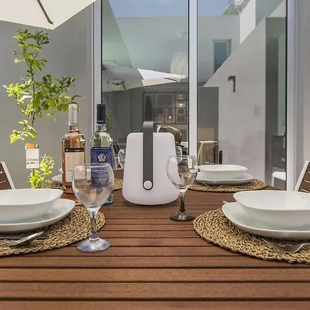Sena Lion - Splendid Contemporary 3 Bedroom - Private Swimming Pool - Close To Beach Villa *