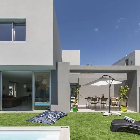 Villa Sena Lion - Splendid Contemporary 3 Bedroom - Private Swimming Pool - Close To Beach