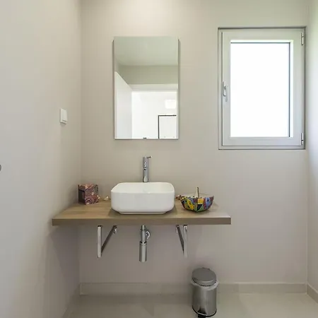 Villa Sena Lion - Splendid Contemporary 3 Bedroom - Private Swimming Pool - Close To Beach *